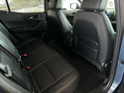 New Lakeshore Blue Metallic 2026 Chevrolet Equinox LT FWD - photo 18 - Stock #260997