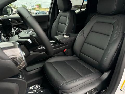 New Summit White 2026 Chevrolet Equinox LT FWD - photo 13 - Stock #260957