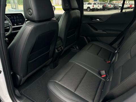 New Summit White 2026 Chevrolet Equinox LT FWD - photo 15 - Stock #260957