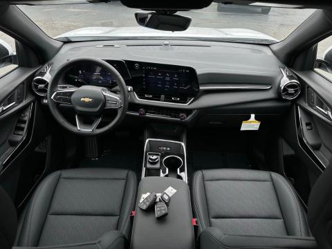 New Summit White 2026 Chevrolet Equinox LT FWD - photo 20 - Stock #260957