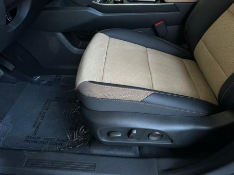 New Mosaic Black Metallic 2026 Chevrolet Equinox ACTIV FWD - photo 12 - Stock #260904
