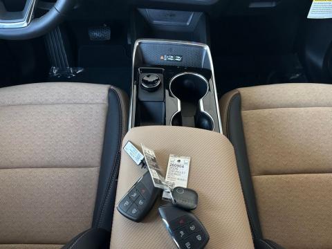 New Mosaic Black Metallic 2026 Chevrolet Equinox ACTIV FWD - photo 21 - Stock #260904