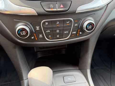 Pre-Owned Silver Ice Metallic 2022 Chevrolet Equinox LT FWD - photo 27 - Stock #X2587