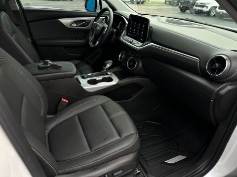 Certified Pre-Owned Iridescent Pearl Tricoat 2024 Chevrolet Blazer LT FWD - photo 17 - Stock #261098A