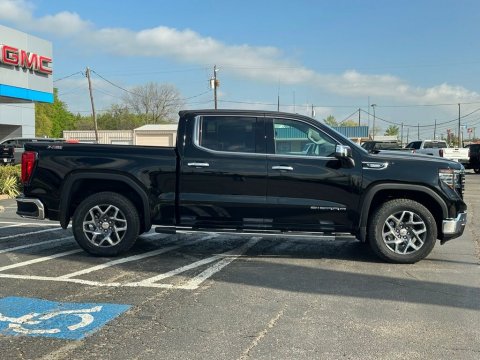 New Onyx Black 2026 GMC Sierra 1500 SLT 4WD - photo 4 - Stock #260733