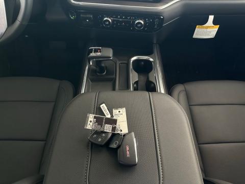 New Sterling Metallic 2026 GMC Sierra 1500 SLT 4WD - photo 20 - Stock #260728