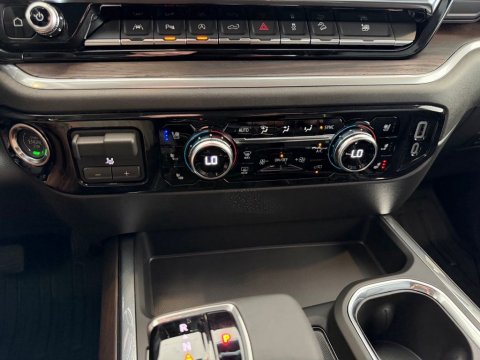 New Onyx Black 2026 GMC Sierra 1500 SLT 4WD - photo 24 - Stock #261130