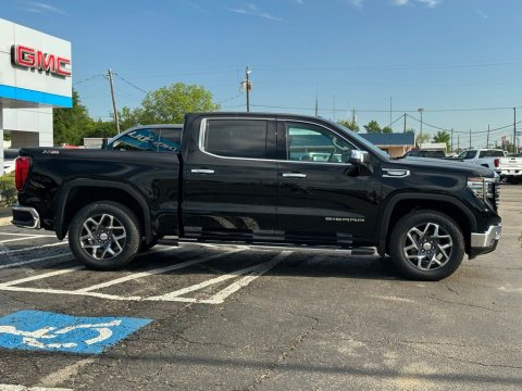 New Onyx Black 2026 GMC Sierra 1500 SLT 4WD - photo 4 - Stock #260869