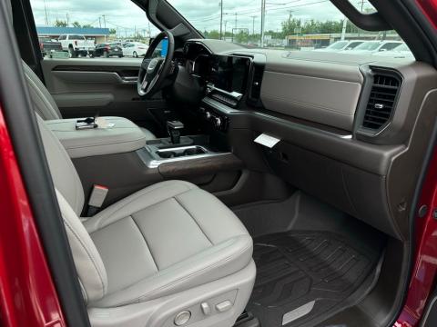 New Volcanic Red Tintcoat 2026 GMC Sierra 1500 SLT 4WD - photo 15 - Stock #260777