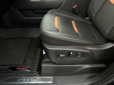 New Onyx Black 2026 GMC Sierra 1500 AT4 4WD - photo 10 - Stock #260767
