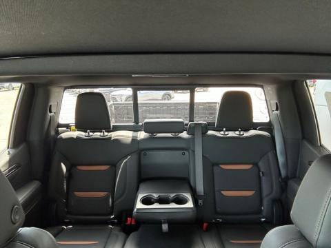 New Summit White 2026 GMC Sierra 1500 AT4 4WD - photo 24 - Stock #260882