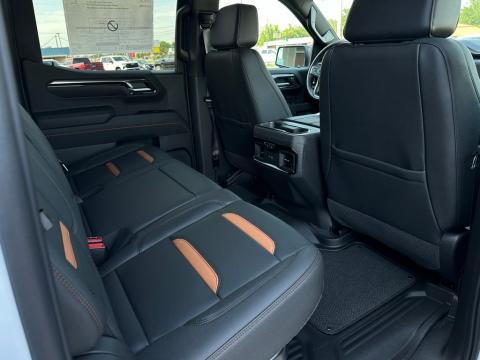 New Summit White 2026 GMC Sierra 1500 AT4 4WD - photo 21 - Stock #260914