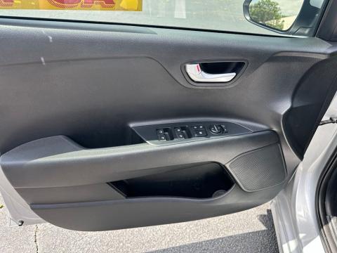 Pre-Owned Silky Silver 2022 Kia Rio S FWD - photo 11 - Stock #X2487