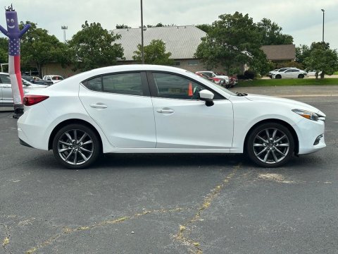 Pre-Owned Snowflake White Pearl Mica 2018 Mazda Mazda3 Touring FWD - photo 4 - Stock #X2504