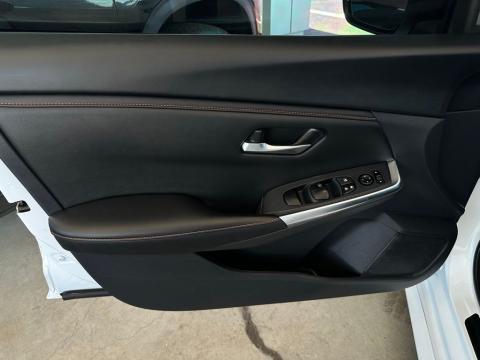 Pre-Owned Aspen White Tricoat/Super Black 2024 Nissan Sentra SR FWD - photo 11 - Stock #B5589