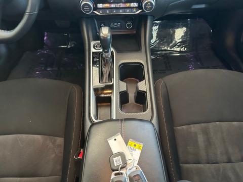 Pre-Owned Aspen White Tricoat/Super Black 2024 Nissan Sentra SR FWD - photo 21 - Stock #B5589