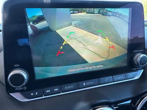 Pre-Owned Aspen White Tricoat/Super Black 2024 Nissan Sentra SR FWD - photo 27 - Stock #B5589