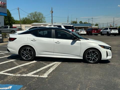 Pre-Owned Aspen White Tricoat/Super Black 2024 Nissan Sentra SR FWD - photo 4 - Stock #B5589
