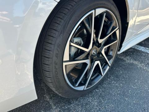 Pre-Owned Aspen White Tricoat/Super Black 2024 Nissan Sentra SR FWD - photo 9 - Stock #B5589