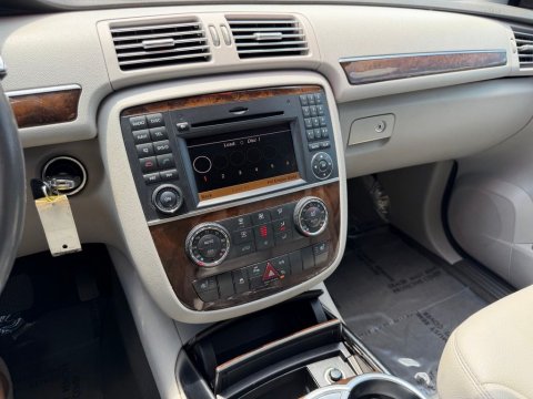 Pre-Owned  2012 Mercedes-Benz R-Class R 350 AWD - photo 26 - Stock #X2548