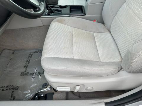 Pre-Owned Celestial Silver Metallic 2016 Toyota Camry LE FWD - photo 11 - Stock #X2449