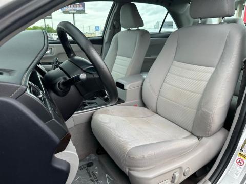 Pre-Owned Celestial Silver Metallic 2016 Toyota Camry LE FWD - photo 12 - Stock #X2449