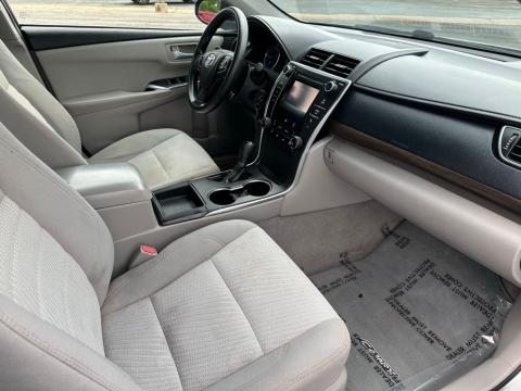 Pre-Owned Celestial Silver Metallic 2016 Toyota Camry LE FWD - photo 15 - Stock #X2449