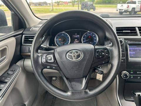 Pre-Owned Celestial Silver Metallic 2016 Toyota Camry LE FWD - photo 18 - Stock #X2449