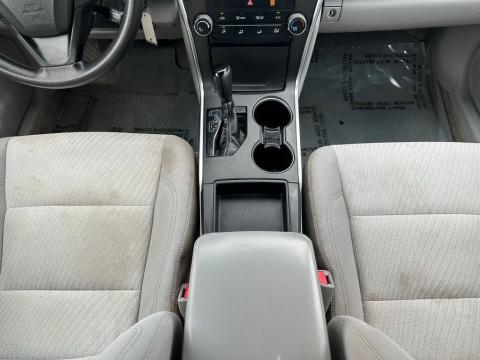 Pre-Owned Celestial Silver Metallic 2016 Toyota Camry LE FWD - photo 20 - Stock #X2449