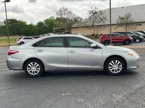 Pre-Owned Celestial Silver Metallic 2016 Toyota Camry LE FWD - photo 4 - Stock #X2449