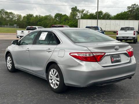 Pre-Owned Celestial Silver Metallic 2016 Toyota Camry LE FWD - photo 7 - Stock #X2449