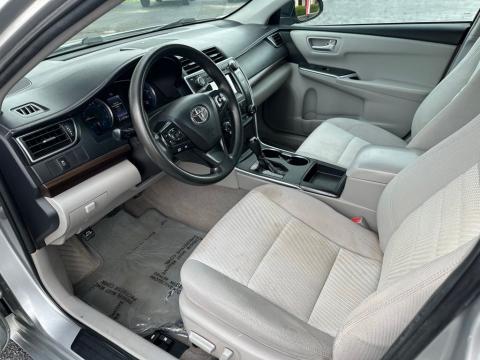 Pre-Owned Celestial Silver Metallic 2016 Toyota Camry LE FWD - photo 9 - Stock #X2449