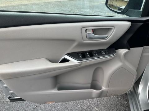 Pre-Owned Celestial Silver Metallic 2016 Toyota Camry LE FWD - photo 10 - Stock #X2449