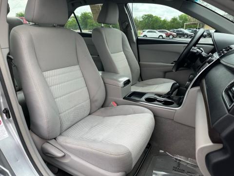 Pre-Owned Celestial Silver Metallic 2016 Toyota Camry LE FWD - photo 16 - Stock #X2449