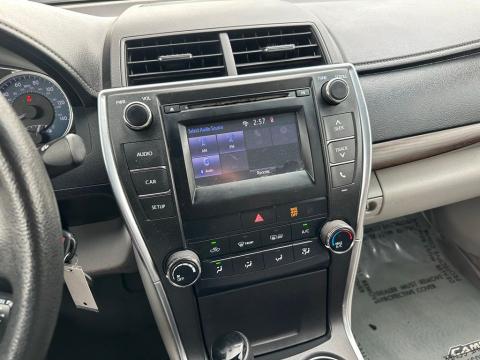 Pre-Owned Celestial Silver Metallic 2016 Toyota Camry LE FWD - photo 23 - Stock #X2449