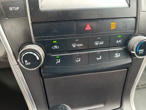 Pre-Owned Celestial Silver Metallic 2016 Toyota Camry LE FWD - photo 24 - Stock #X2449