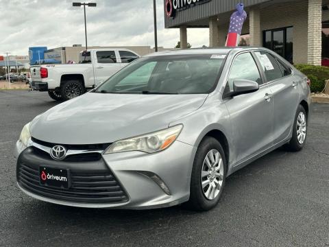 Pre-Owned Celestial Silver Metallic 2016 Toyota Camry LE FWD - photo 3 - Stock #X2449