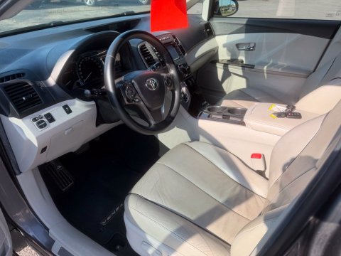 Pre-Owned Magnetic Gray Metallic 2014 Toyota Venza XLE FWD - photo 12 - Stock #X2581