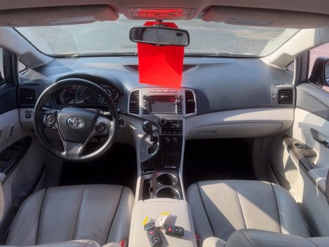 Pre-Owned Magnetic Gray Metallic 2014 Toyota Venza XLE FWD - photo 22 - Stock #X2581