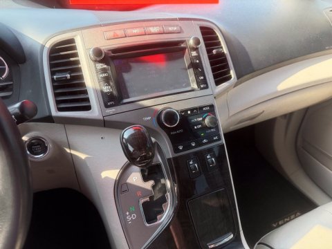 Pre-Owned Magnetic Gray Metallic 2014 Toyota Venza XLE FWD - photo 26 - Stock #X2581