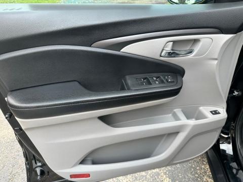 Pre-Owned Black 2016 Honda Pilot EX-L FWD - photo 13 - Stock #X2447