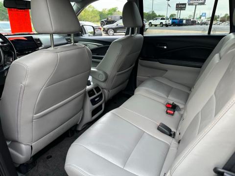 Pre-Owned Black 2016 Honda Pilot EX-L FWD - photo 17 - Stock #X2447