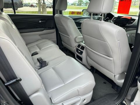 Pre-Owned Black 2016 Honda Pilot EX-L FWD - photo 20 - Stock #X2447