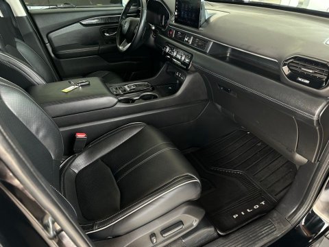 Pre-Owned Black 2023 Honda Pilot Elite AWD - photo 17 - Stock #A1062