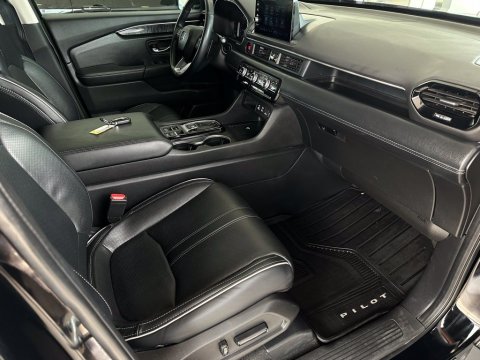Pre-Owned Black 2023 Honda Pilot Elite AWD - photo 19 - Stock #A1062