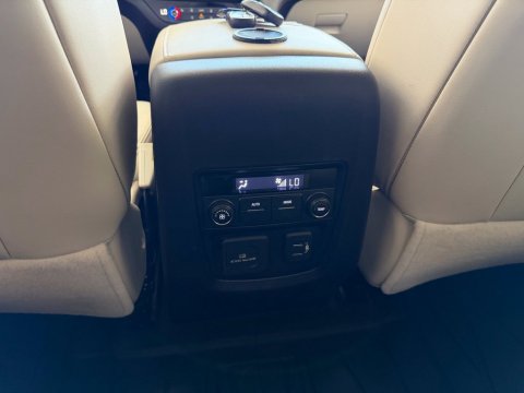 Pre-Owned White Frost Tricoat 2022 Buick Enclave Essence FWD - photo 25 - Stock #A1098