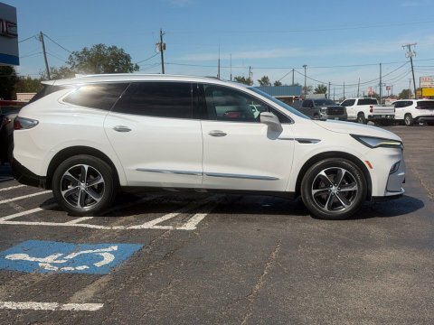 Pre-Owned White Frost Tricoat 2022 Buick Enclave Essence FWD - photo 5 - Stock #A1098