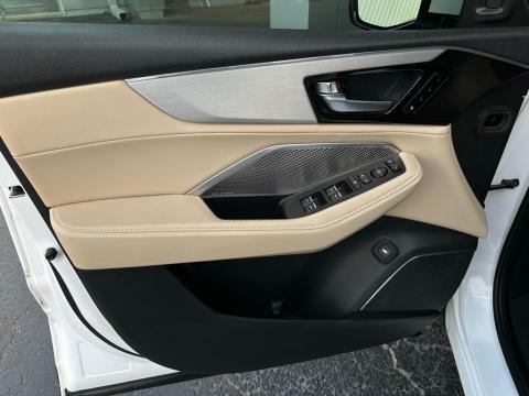 Pre-Owned White 2022 Acura MDX Technology FWD - photo 12 - Stock #260553B