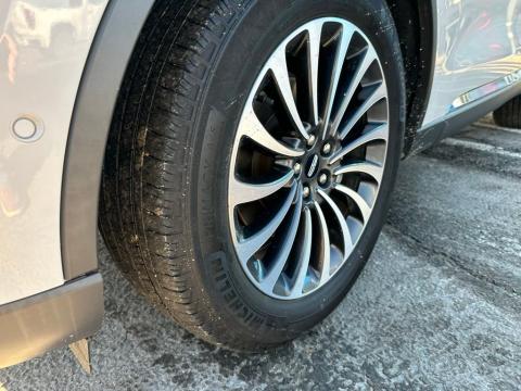 Pre-Owned Pearl Metallic 2023 Lincoln Aviator Reserve RWD - photo 10 - Stock #260473A