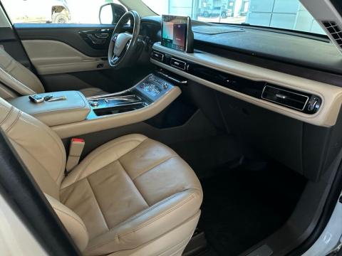 Pre-Owned Pearl Metallic 2023 Lincoln Aviator Reserve RWD - photo 18 - Stock #260473A